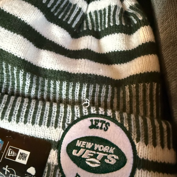 New Era NWT New York Jets Pom Knit Beanie Green White Striped Hat Unisex - Picture 2 of 7